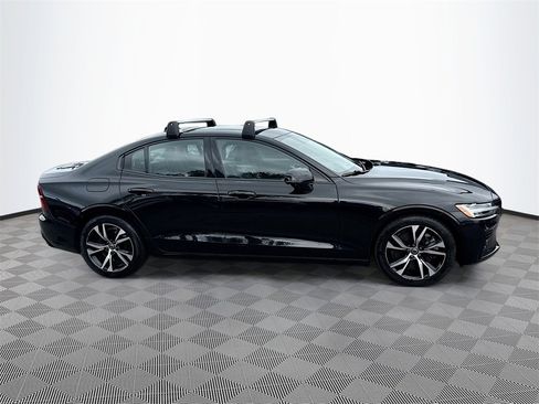 Used 2022 Volvo S60 T8 Inscription image 5
