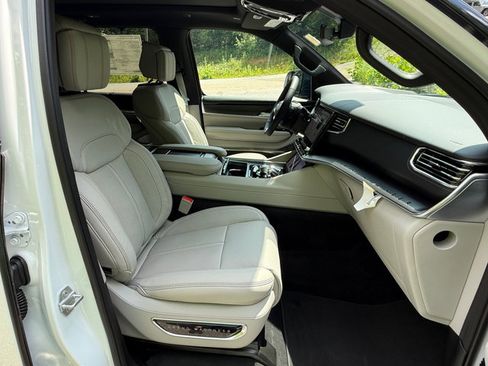 New 2026 Jeep Grand Wagoneer Summit AWD/4WD image 29