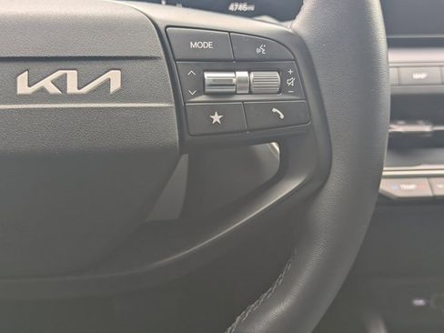Used 2025 Kia K4 EX image 22