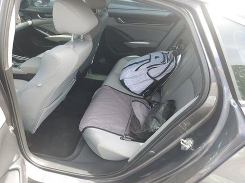 Used 2018 Honda Accord EX image 13