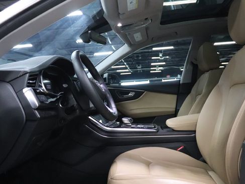 Used 2023 Audi Q8 Premium w/ Convenience Package image 9