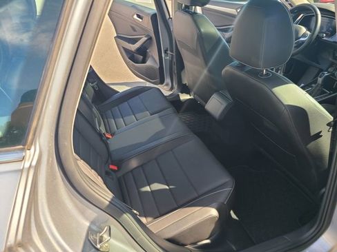 Used 2024 Volkswagen Jetta SE w/ Panoramic Sunroof Package FWD image 17