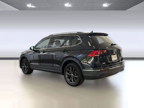 Certified 2024 Volkswagen Tiguan SE image 3