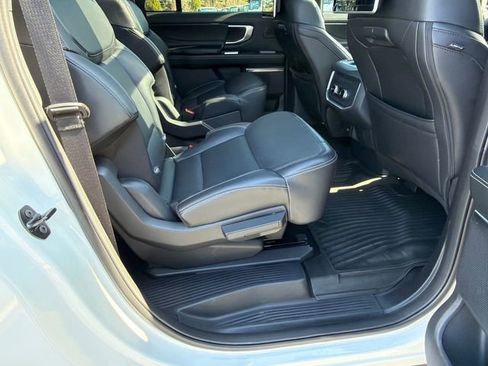 Used 2025 Ford Expedition Max Platinum w/ Stealth Performance Package image 15