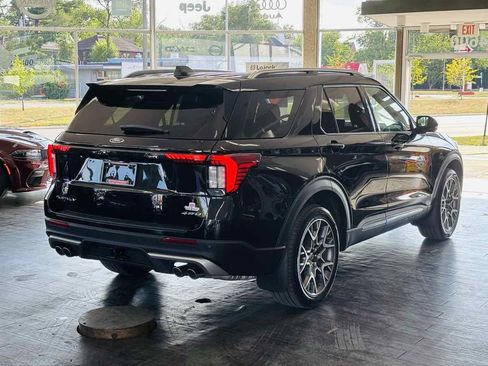 Used 2025 Ford Explorer Platinum w/ Ultimate Package AWD/4WD image 7