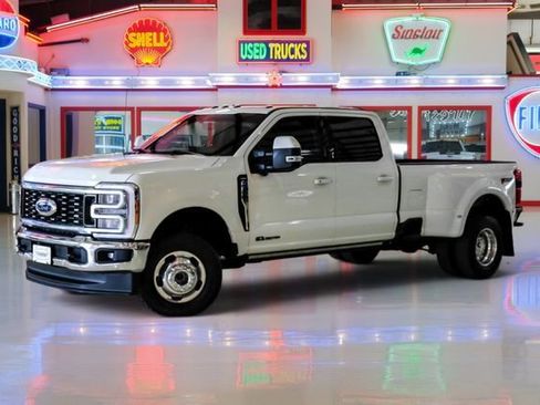 Used 2023 Ford F350 Lariat w/ Lariat Ultimate Package AWD/4WD image 2