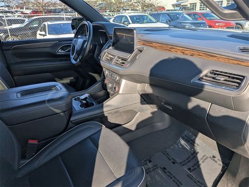 Used 2023 Chevrolet Suburban Premier image 34