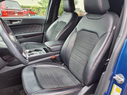 Certified 2024 Ford Edge ST-Line AWD/4WD image 3