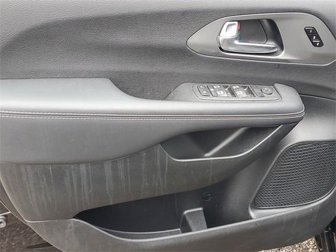 New 2026 Chrysler Pacifica Select image 15