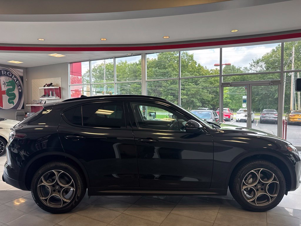 New 2026 Alfa Romeo Stelvio Sprint AWD/4WD image 3