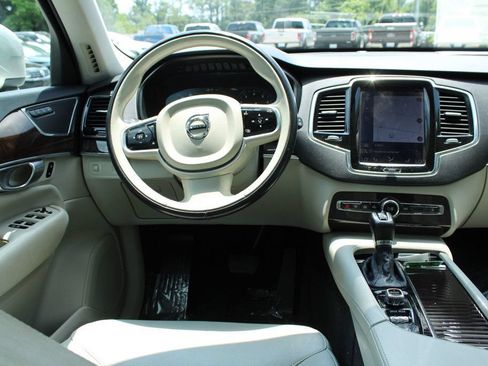 Used 2017 Volvo XC90 T6 Momentum w/ Vision Package AWD/4WD image 16