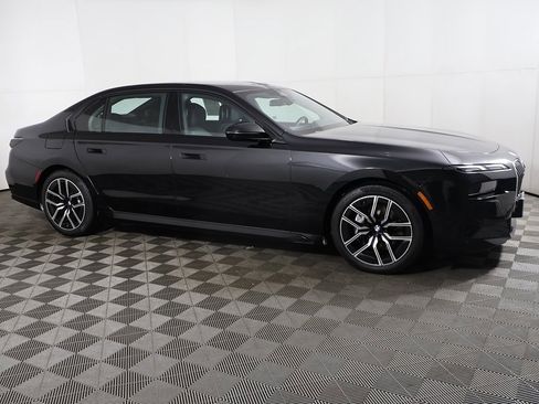 Used 2025 BMW 740i xDrive image 18