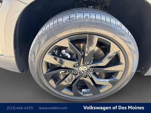Used 2022 Volkswagen Taos SE w/ Panoramic Sunroof Package image 8