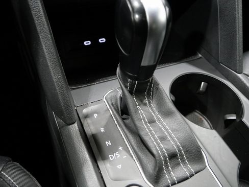 Used 2021 Volkswagen Atlas Cross Sport SE image 22