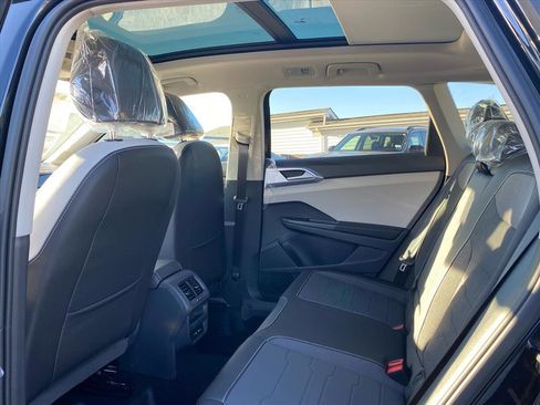 New 2026 Volkswagen Taos SE image 11