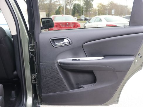 Used 2018 Dodge Journey SXT w/ Connectivity Group FWD image 29