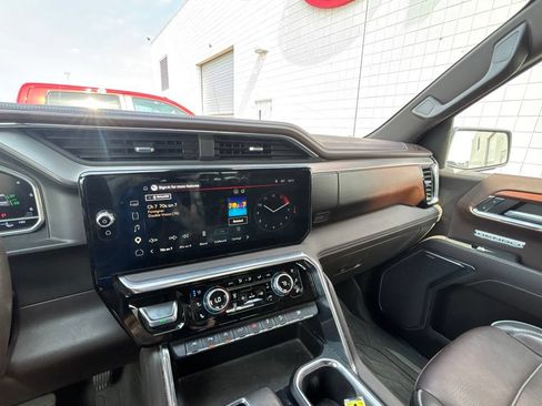 Used 2023 GMC Sierra 1500 Denali w/ Denali Reserve Package AWD/4WD image 16