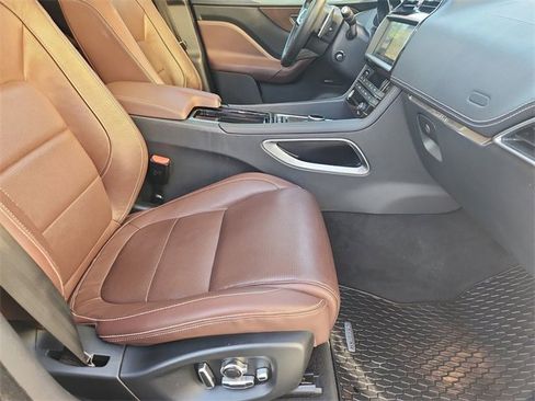 Used 2019 Jaguar F-PACE S image 29