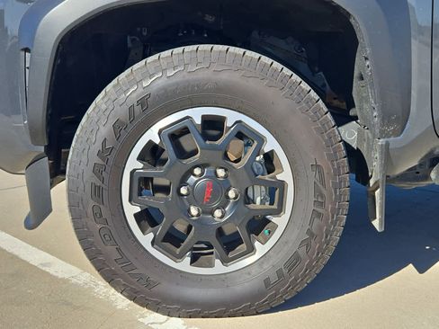 Used 2024 Toyota Tacoma TRD Off-Road image 12