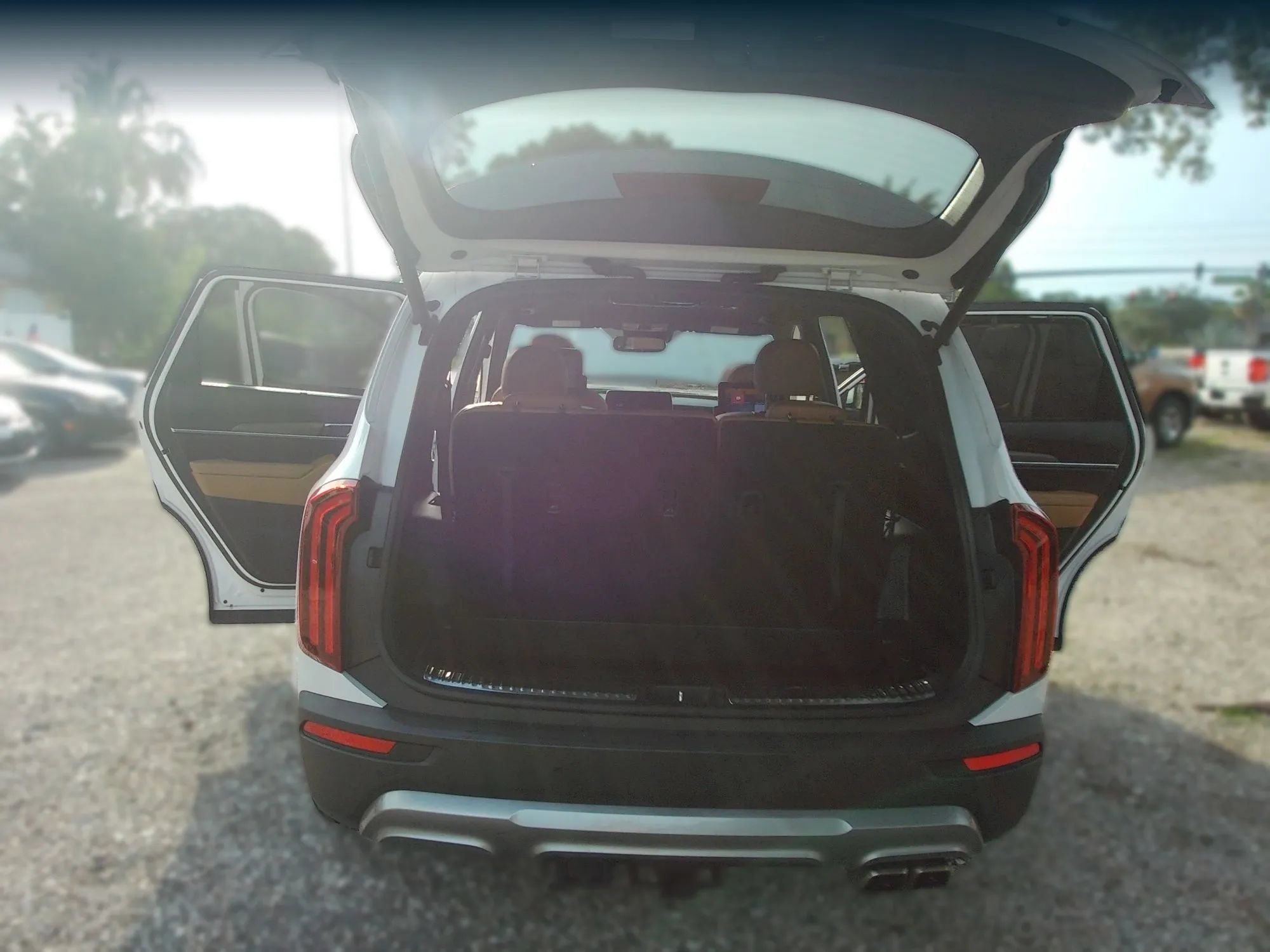 Used 2022 Kia Telluride SX w/ Towing Package FWD image 32
