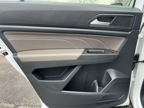 Certified 2022 Volkswagen Atlas Cross Sport SE image 24