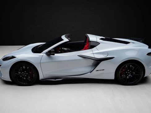 Used 2024 Chevrolet Corvette Z06 RWD image 18