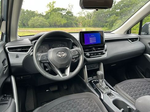 Used 2024 Toyota Corolla Cross LE FWD image 13