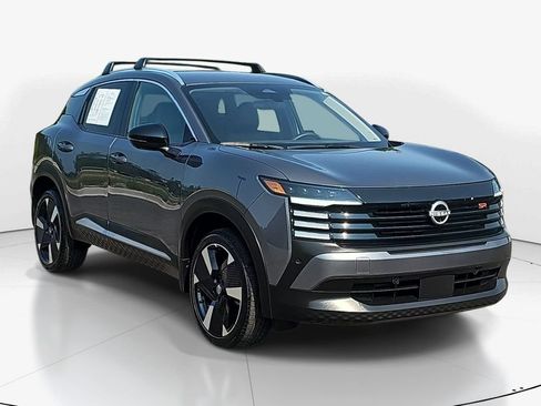 Used 2026 Nissan Kicks SR FWD image 3