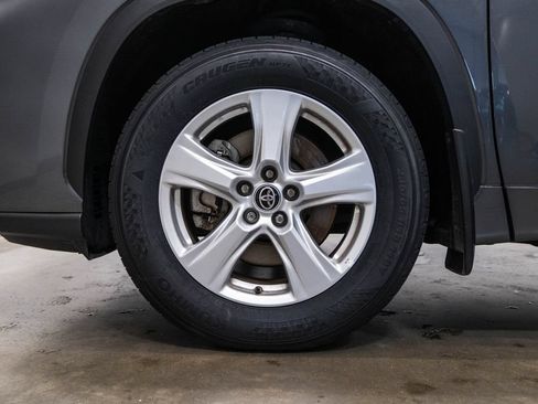 Certified 2025 Toyota Highlander LE AWD/4WD image 11