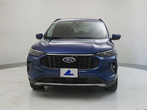 Used 2023 Ford Escape Platinum w/ Premium Technology Package image 2