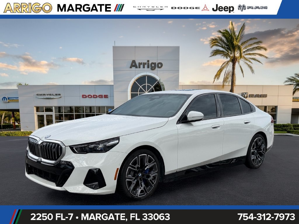 Used 2025 BMW i5 xDrive40 w/ M Sport Package AWD/4WD image 3