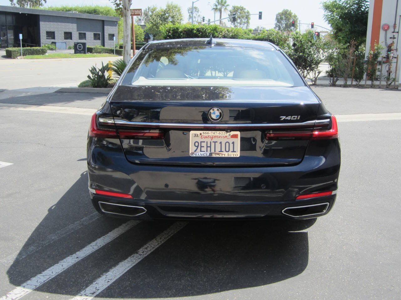 Used 2020 BMW 740i w/ Premium Package RWD image 5