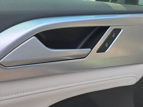 New 2026 Volkswagen Taos SE FWD image 6