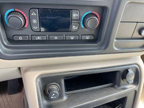Used 2005 Chevrolet Suburban LT w/ Preferred Equipment Group AWD/4WD image 21