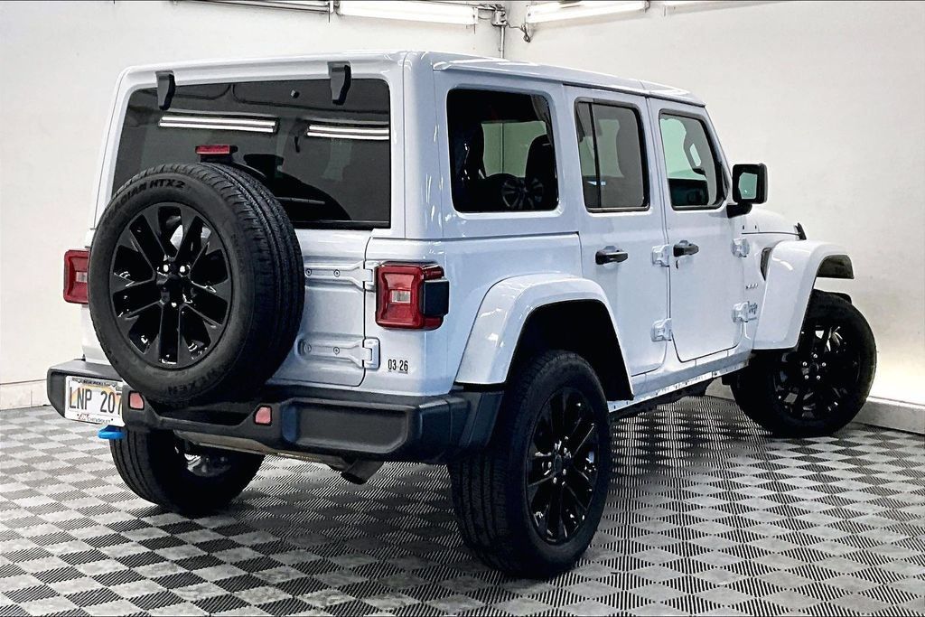 Used 2024 Jeep Wrangler Unlimited Sahara AWD/4WD image 12