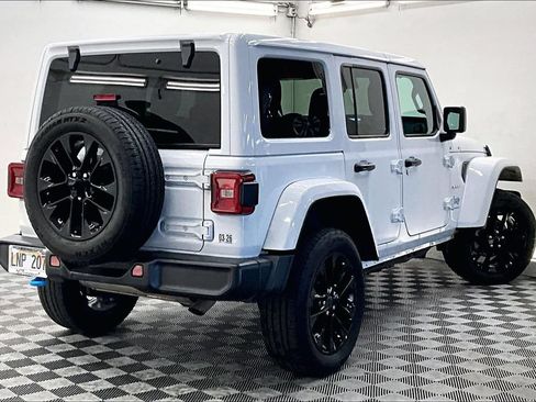 Used 2024 Jeep Wrangler Unlimited Sahara AWD/4WD image 12