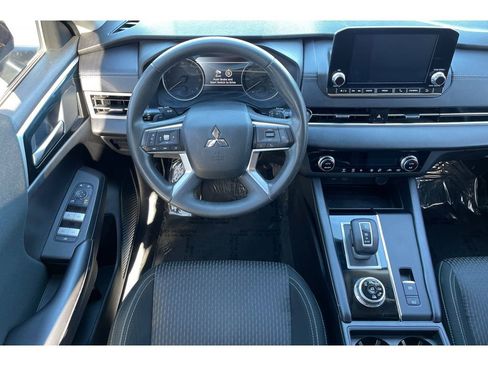 Used 2022 Mitsubishi Outlander ES image 16