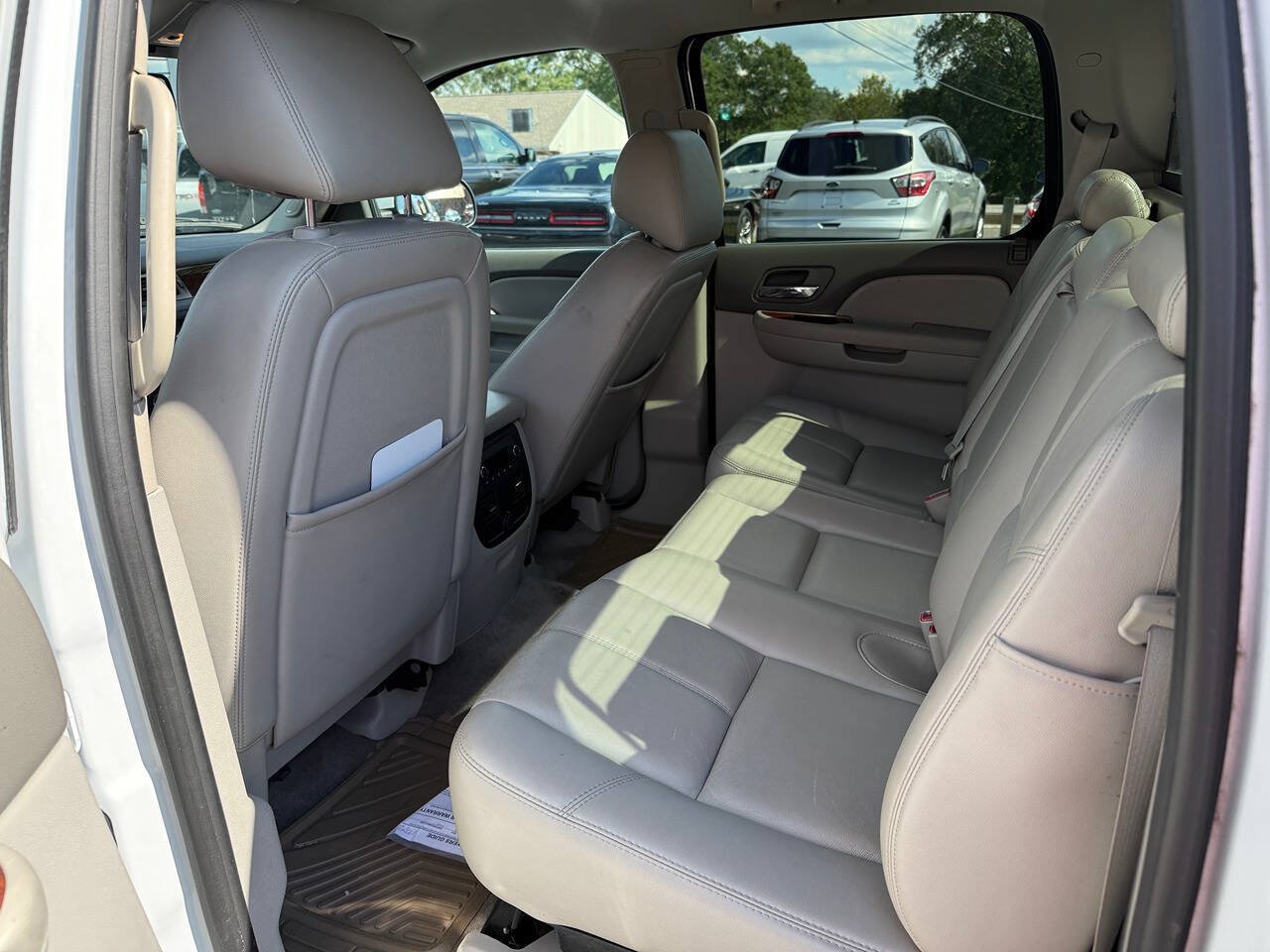 Used 2011 Chevrolet Avalanche LT w/ Luxury Package AWD/4WD image 11