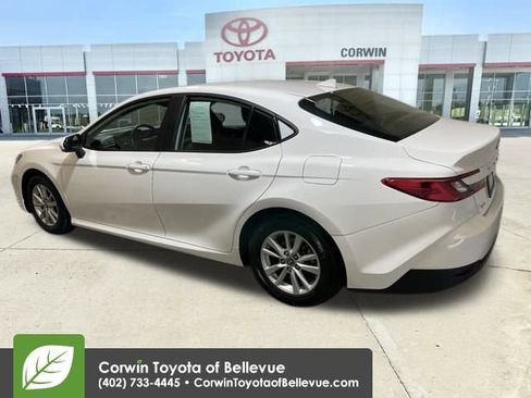 Used 2025 Toyota Camry LE image 3