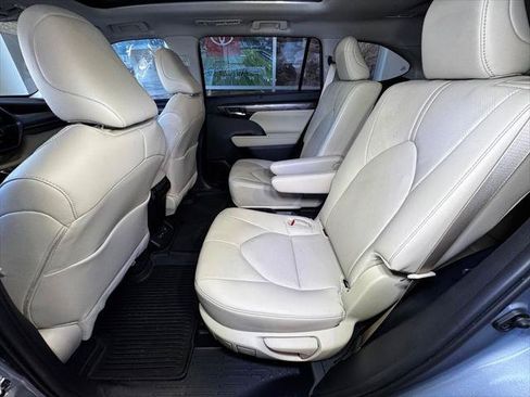 Certified 2024 Toyota Highlander Platinum AWD/4WD image 46