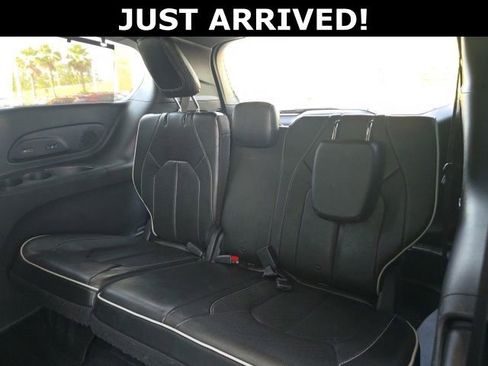 Used 2019 Chrysler Pacifica Limited w/ Advanced Safetytec Group FWD image 10