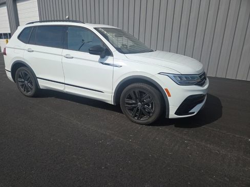 Used 2022 Volkswagen Tiguan SE R-Line FWD image 12