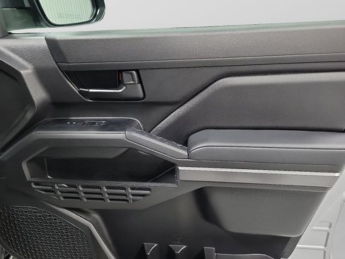 Certified 2025 Toyota Tacoma SR5 AWD/4WD image 15