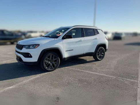 New 2026 Jeep Compass Latitude image 4