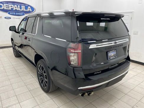 Used 2023 Chevrolet Suburban Premier w/ Premium Package 2 AWD/4WD image 16
