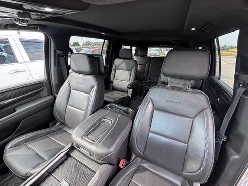 Used 2023 GMC Yukon XL Denali AWD/4WD image 9