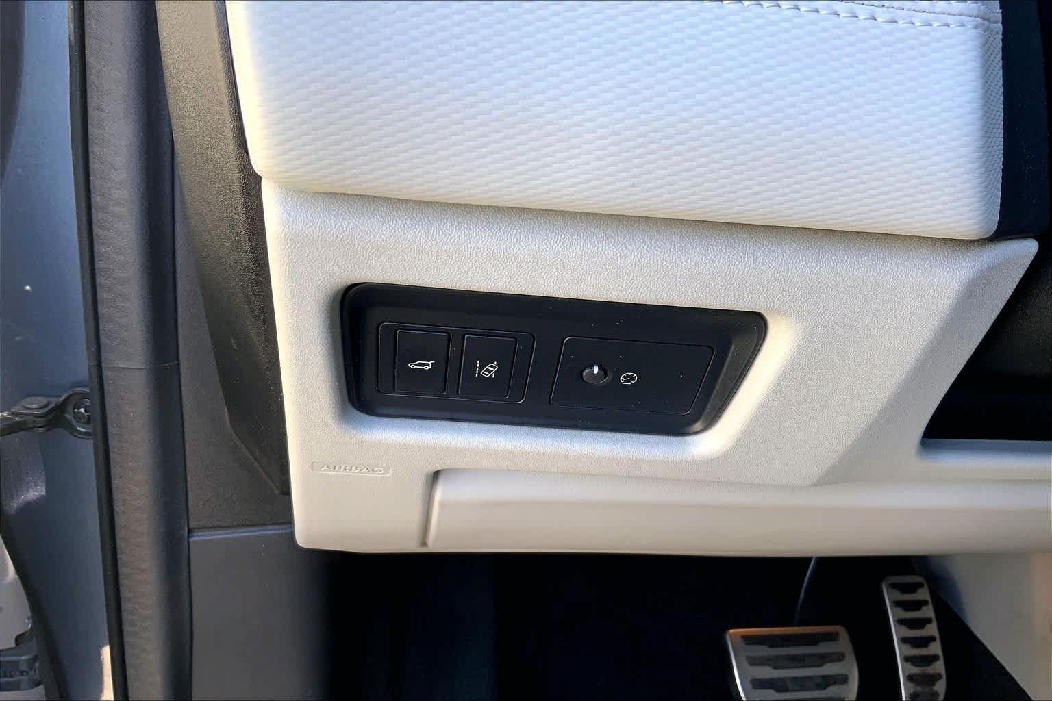 Used 2019 Land Rover Discovery Sport HSE Luxury AWD/4WD image 32