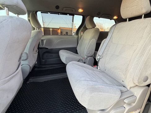 Used 2015 Toyota Sienna LE image 11