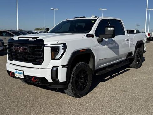 Used 2024 GMC Sierra 2500 AT4 w/ AT4 Preferred Package image 4