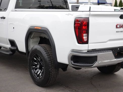 Used 2022 GMC Sierra 2500 Pro w/ Convenience Package AWD/4WD image 10